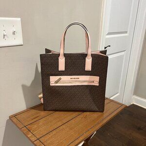 MICHEAL KORS LARGE LOGO PRINT TOTE